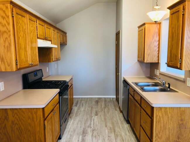 Building Photo - 3 bed 2 bath home for rent in Norman near ...