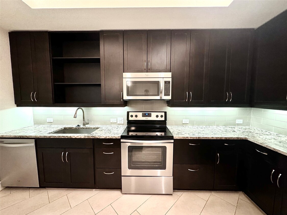 Primary Photo - 2303 Mid Ln