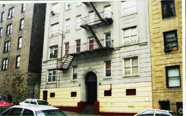558-560 CON 193rd ¡St - 558-560 W 193rd St
