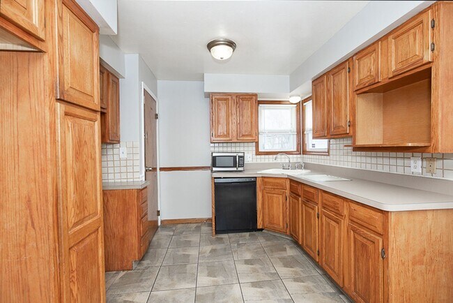 Building Photo - 3 Bed/1 Bath Single Family Home!