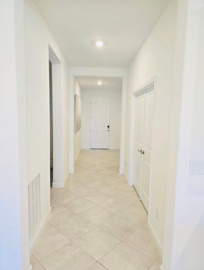 Building Photo - 15242 Serene Shores Loop