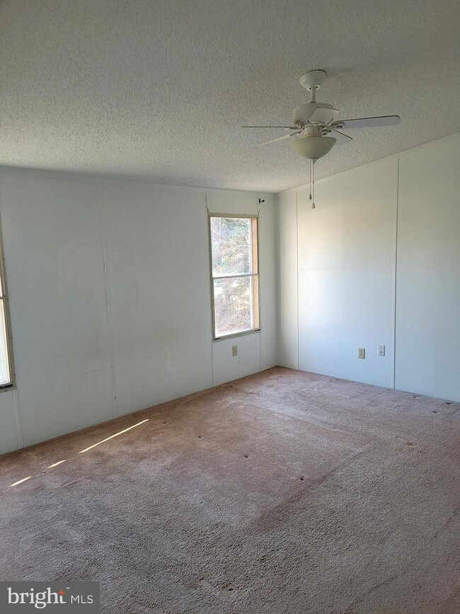 Building Photo - 44354 Forest Landing Rd