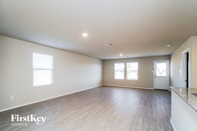 Foto del edificio - 5330 Trellised Ln