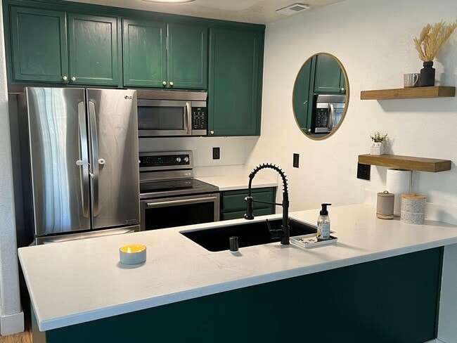 Building Photo - Exceptional Home With Solar, Spa & Communi...