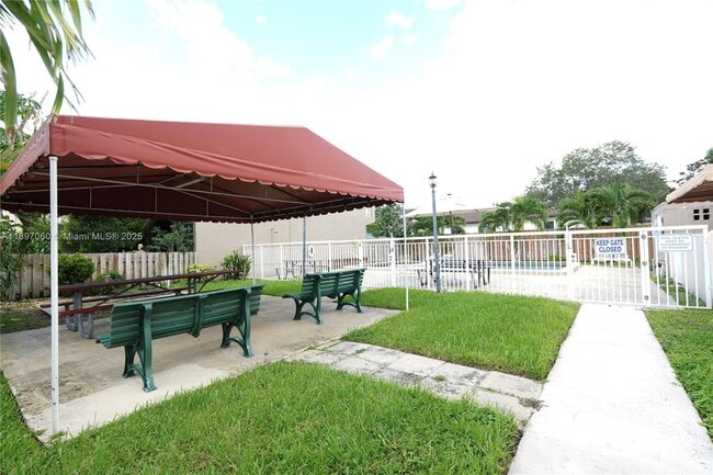 Foto del edificio - 3791 NW 78th Ave