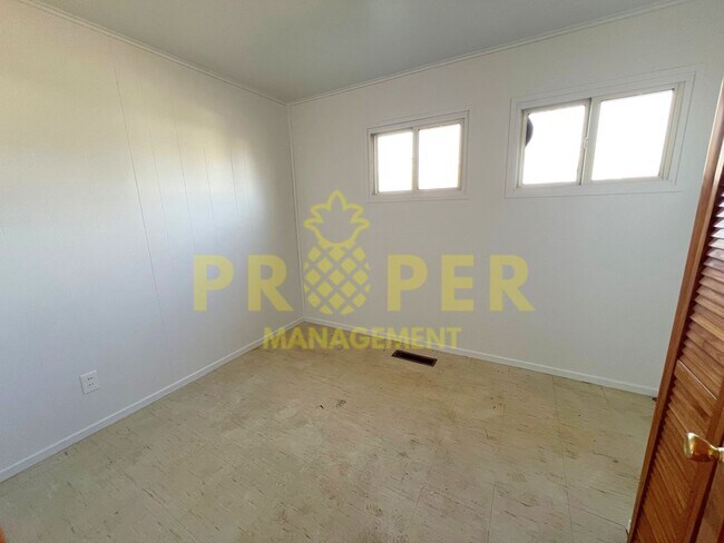 Building Photo - 3 bedrooms 1 bathroom ranch style house