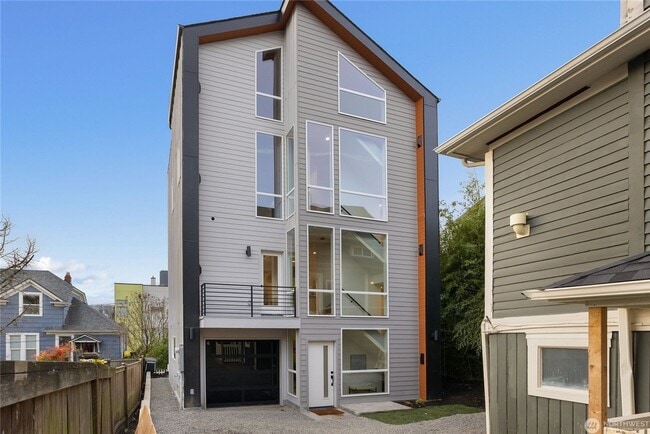 Building Photo - 3Bd/3.25Ba Seattle House