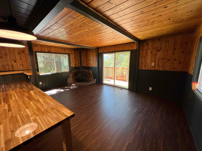 Building Photo - 54374 Valley-View