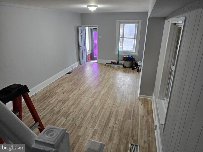 Building Photo - 164 Randall Ave