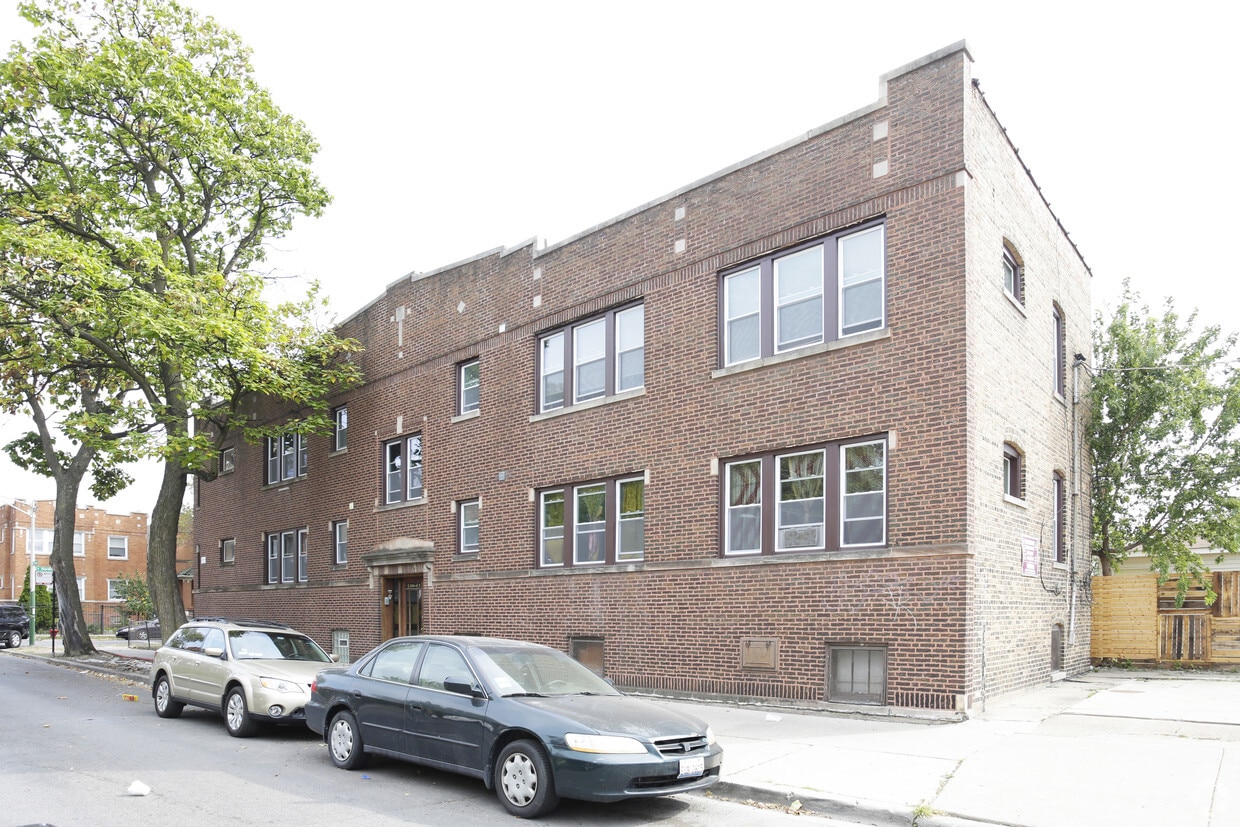 Building Photo - 3941-3943 W Wellington Ave