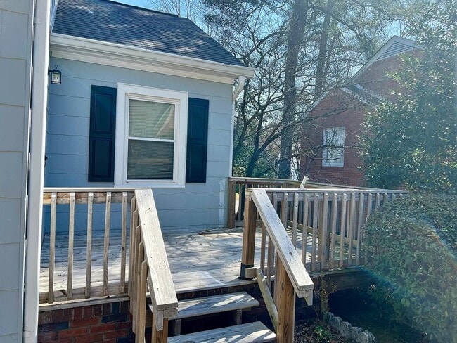 Building Photo - 435 Rollingwood Cir