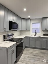Building Photo - 360 Whiton St