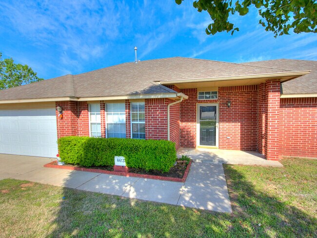 Building Photo - Beautiful Home!