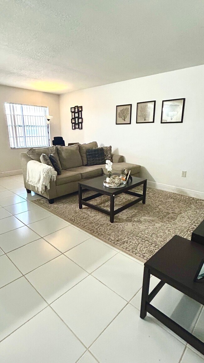 Foto del edificio - 1747 Rodman St