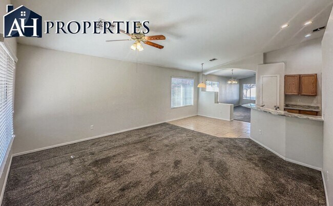 Foto del edificio - Beautiful 4 Bedroom Fletcher Heights Home