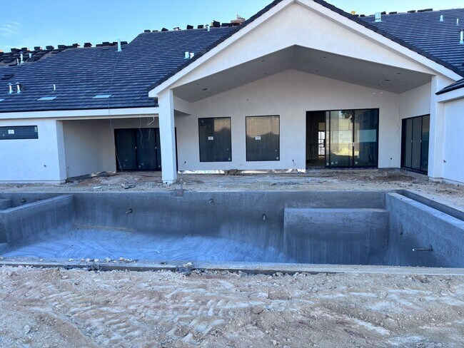 Foto del edificio - Huge Single Story with Pool and RV Garage