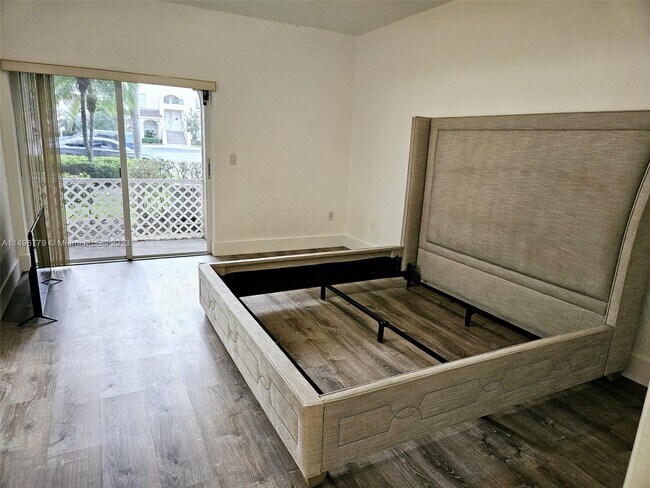 Foto del edificio - 5650 NW 115th Ct