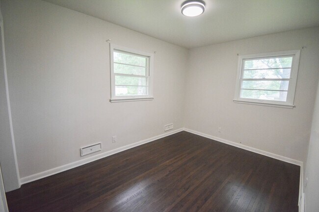Foto del edificio - Updated 3 Bed 1.75 bath home in quiet location