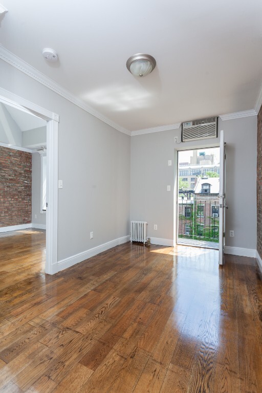 Building Photo - 350 W 21st St