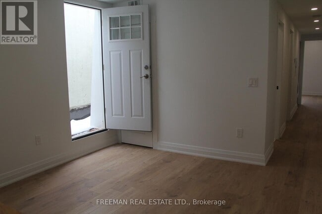 Building Photo - 3449 Yonge St