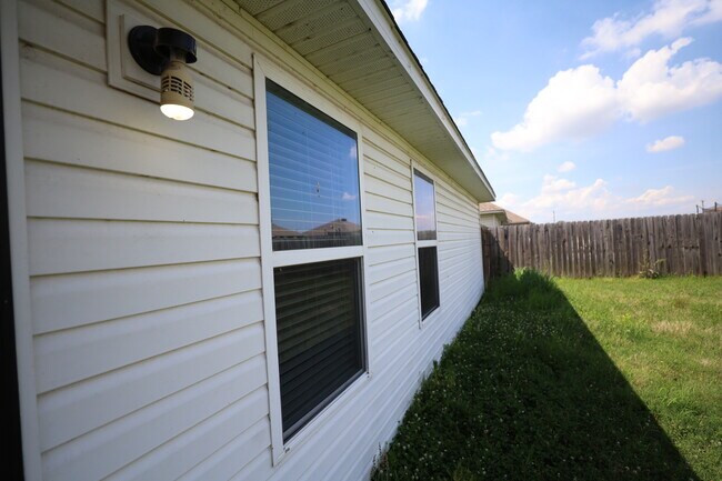 Building Photo - 3730 Churchill Dr