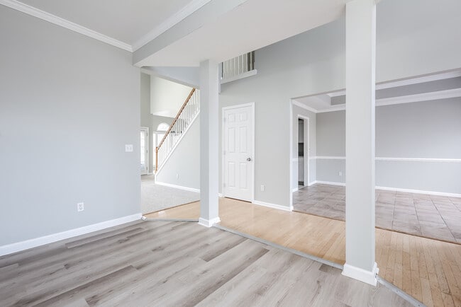Building Photo - 311 S Orchard Farms Ave