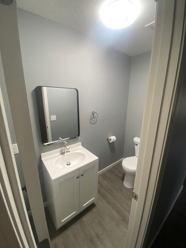 1/2 Bathroom - 986 Howell St