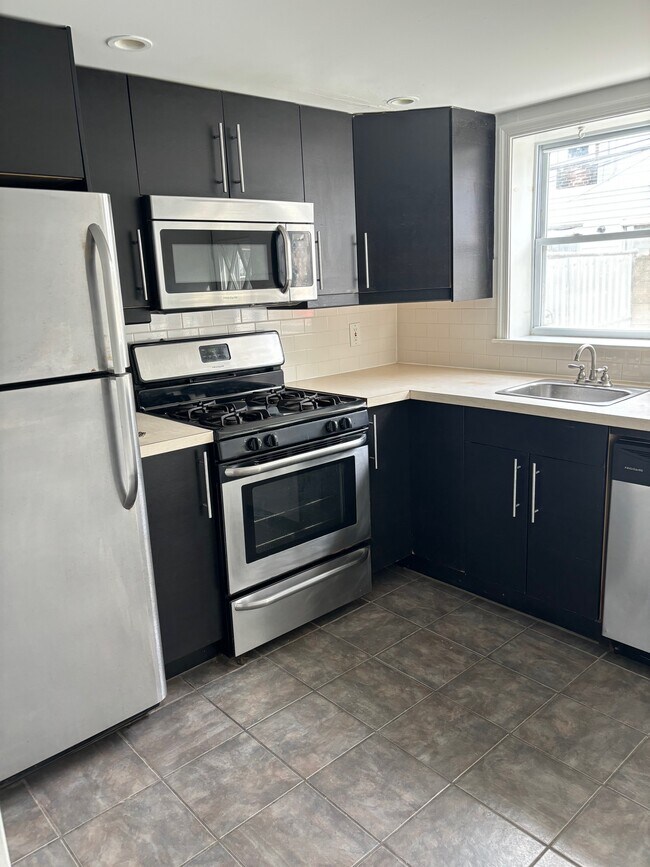 Building Photo - 3071 Tulip Street