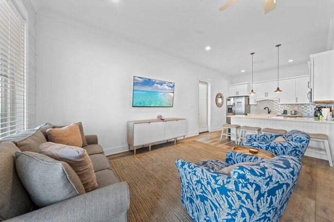 Building Photo - 7 W Gate