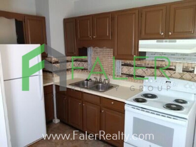 Building Photo - Beautiful Bungalow Ready Now!