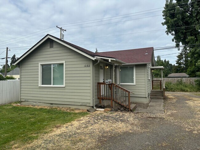 Foto del edificio - Updated 2 bed 1 bath house in Springfield!