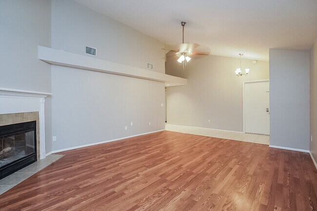Foto del edificio - 1418 High Knoll Dr