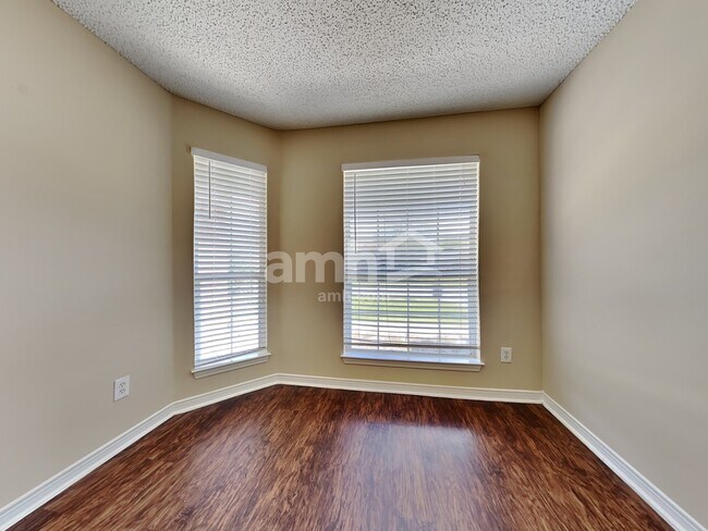 Building Photo - 1288 W Summit Oaks Drive