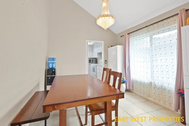 Building Photo - 2409 Sommerset Dr