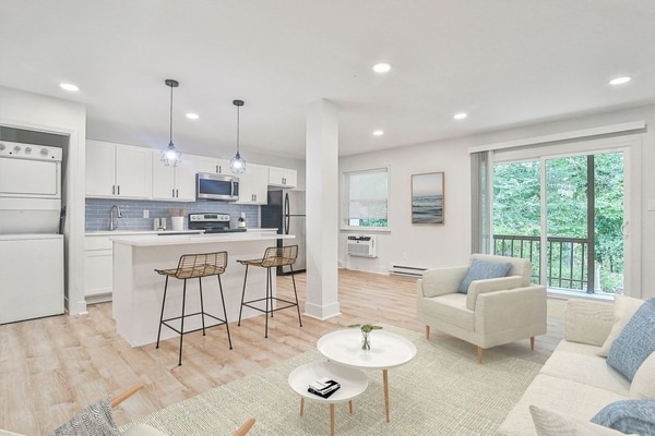 Open Layout- Renovated - Jumping Brook Apartments