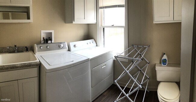Building Photo - 2 br, 1.5 bath House - 440 Carrier St NE