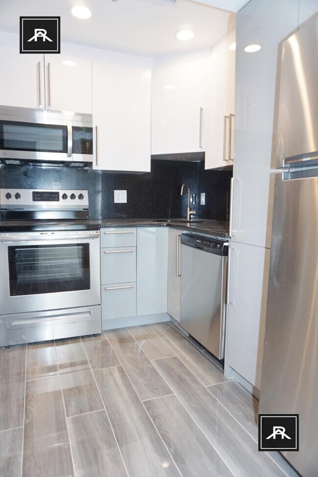 Foto del edificio - 3 bedroom in Brookline MA 02445