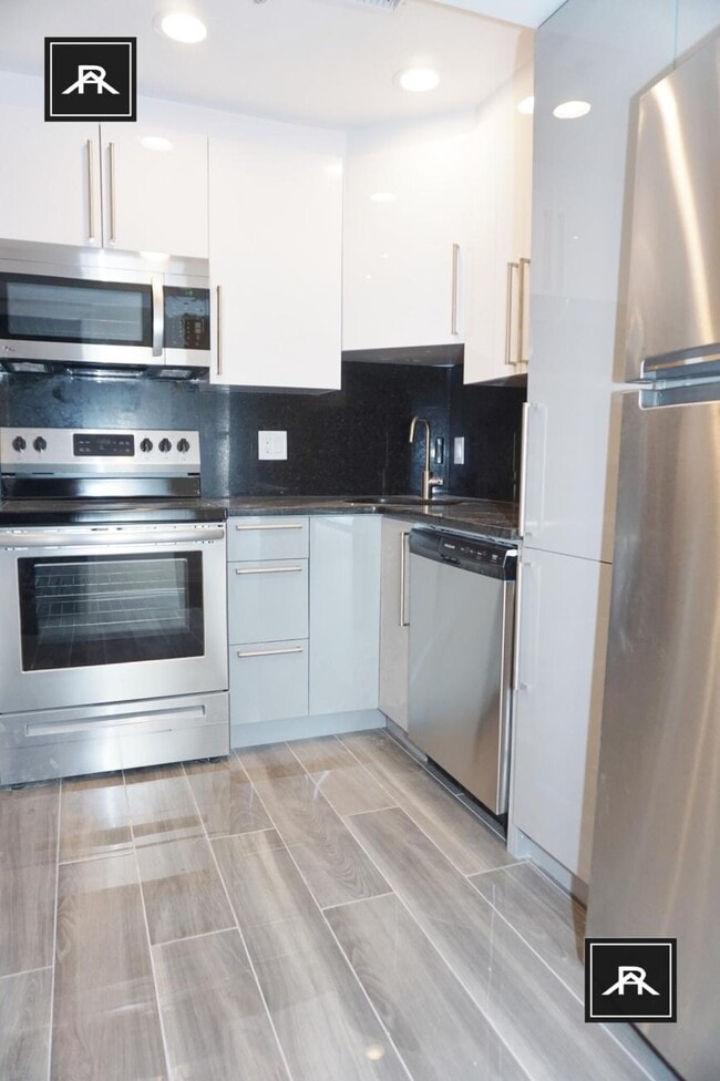 Building Photo - 3 bedroom in Brookline MA 02445