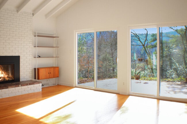 Foto del edificio - 21 Woodbury Rd