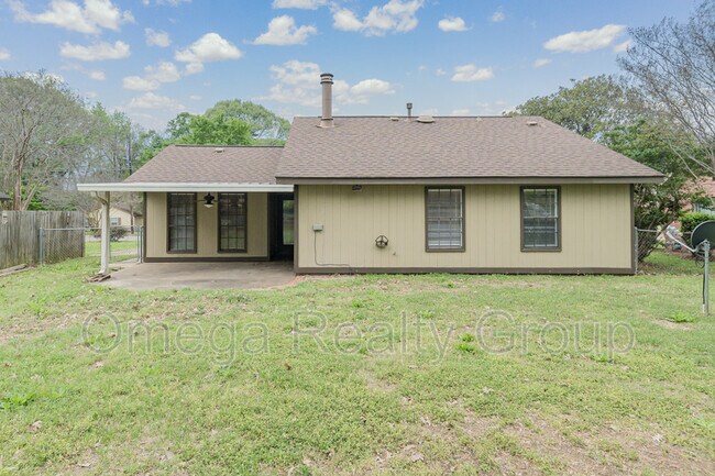 Building Photo - 3269 Little John Dr