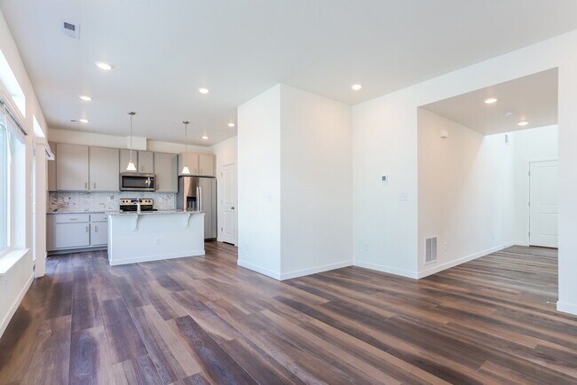 Foto del edificio - 4704 N Tower Dr