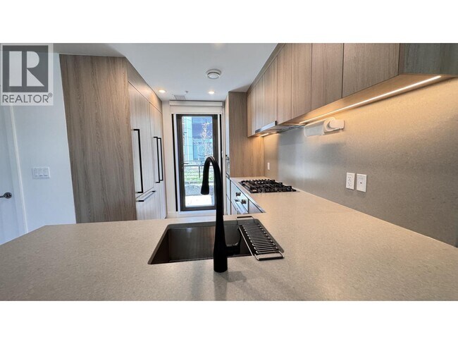 Photo du bâtiment - 6258 Oak St