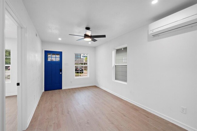 Building Photo - 3524 Hadley St