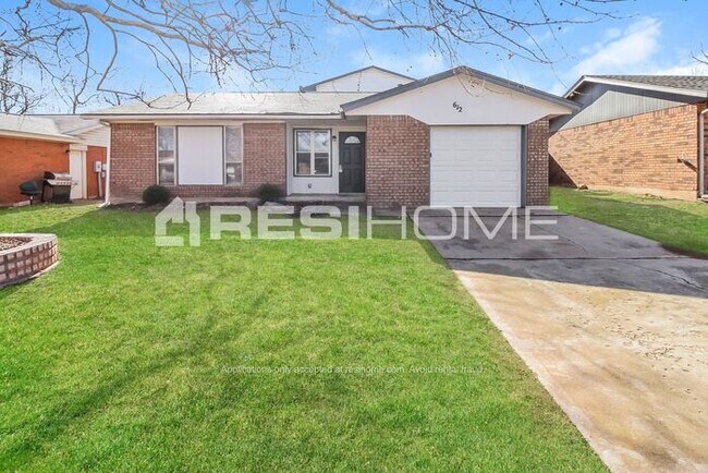Building Photo - 612 W Carson Dr