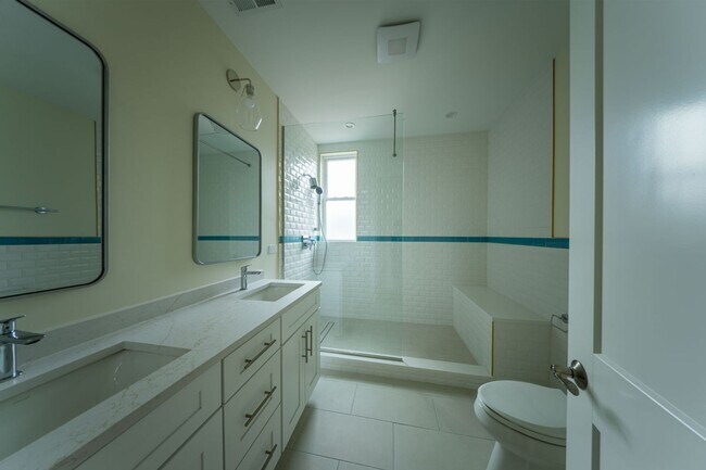 Foto del edificio - Luxurious 3b/2b + Den Living in Lincoln Park