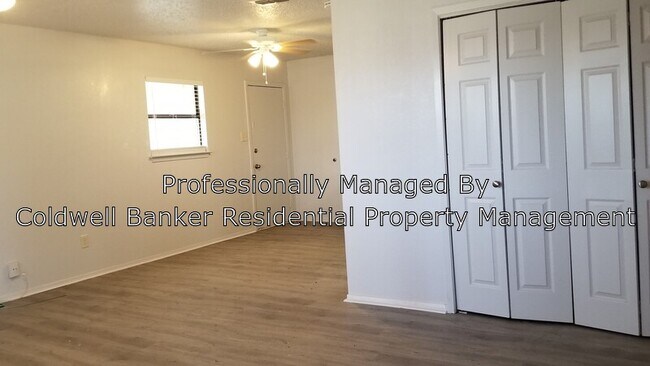 Foto del edificio - 7414 Ivory Ave