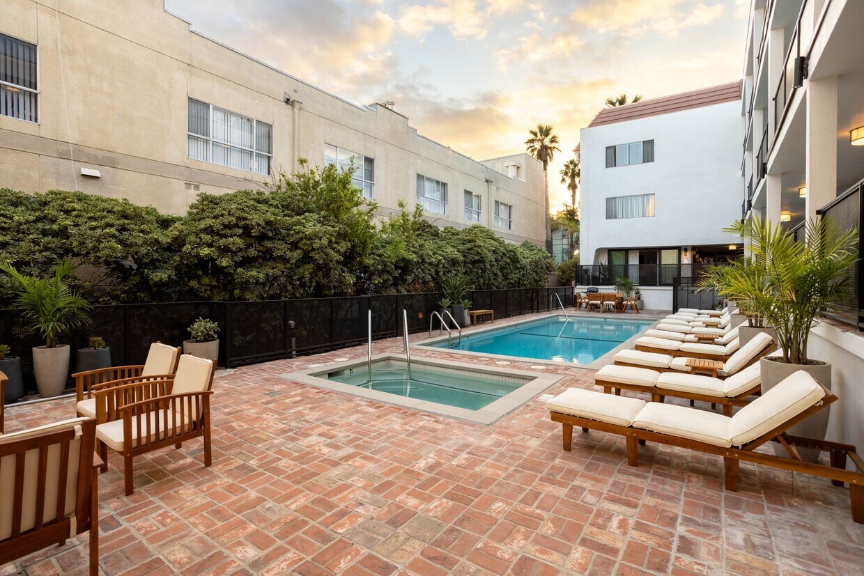 950 Larrabee Apartments in West Hollywood, CA Westside Rentals