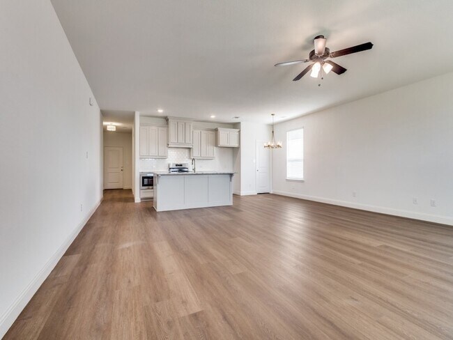 Foto del edificio - 2704 Donella Dr