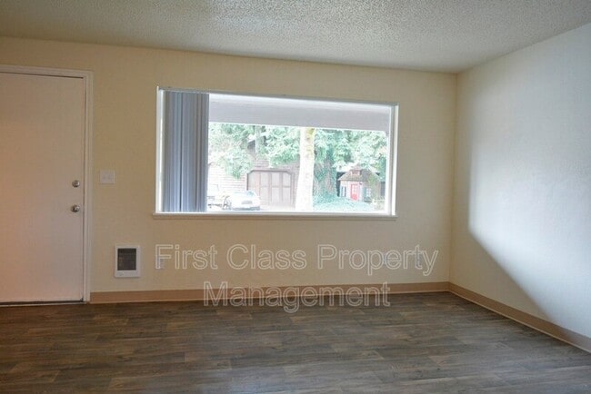 Building Photo - 1673 Dollar St