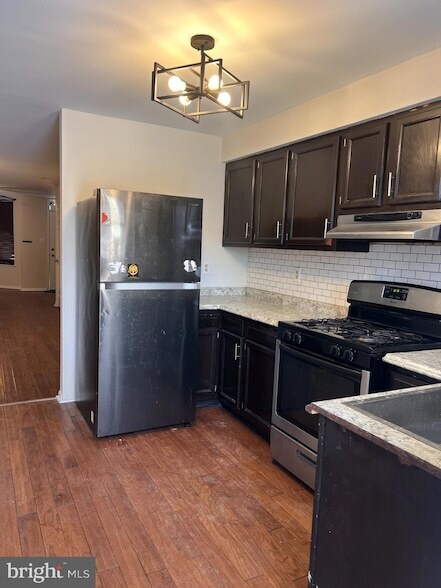 Foto del edificio - 2079 E Hagert St